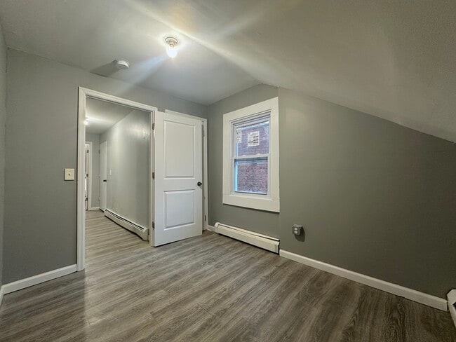 Building Photo - 163 Chambers St