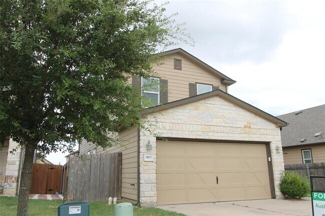 Building Photo - 907 Solitude Dr