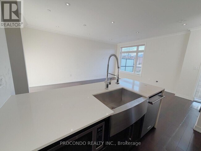 Photo du bâtiment - 4070 Parkside Village Dr