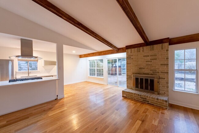 Building Photo - Enchanting Austin Oasis: Unveil the Modern...