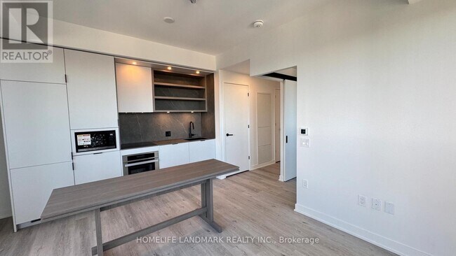 Photo du bâtiment - 55 Charles St E