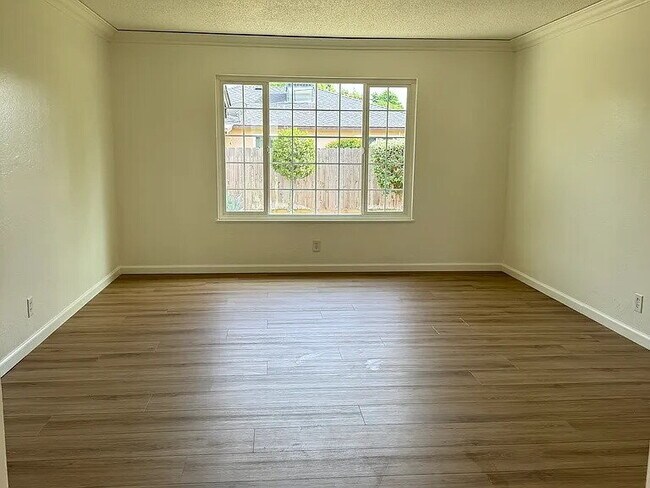 Foto del edificio - Freshly remodeled home