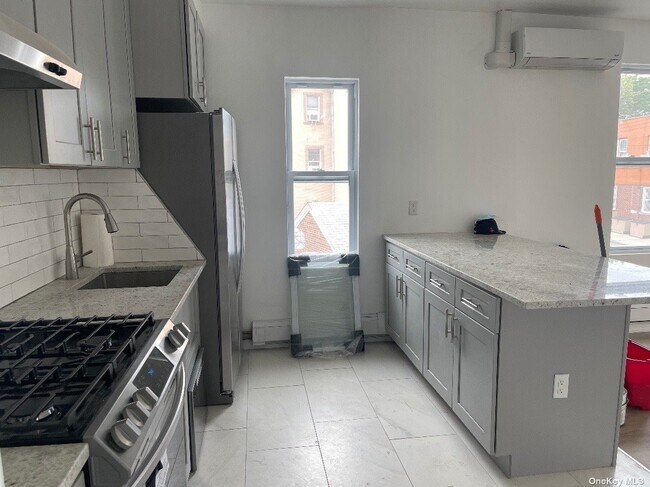 Building Photo - 78-26 69th Ave