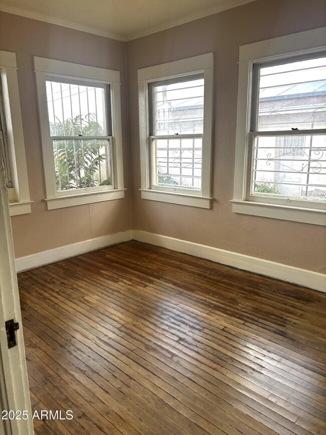 Foto del edificio - 1504 E 12th St