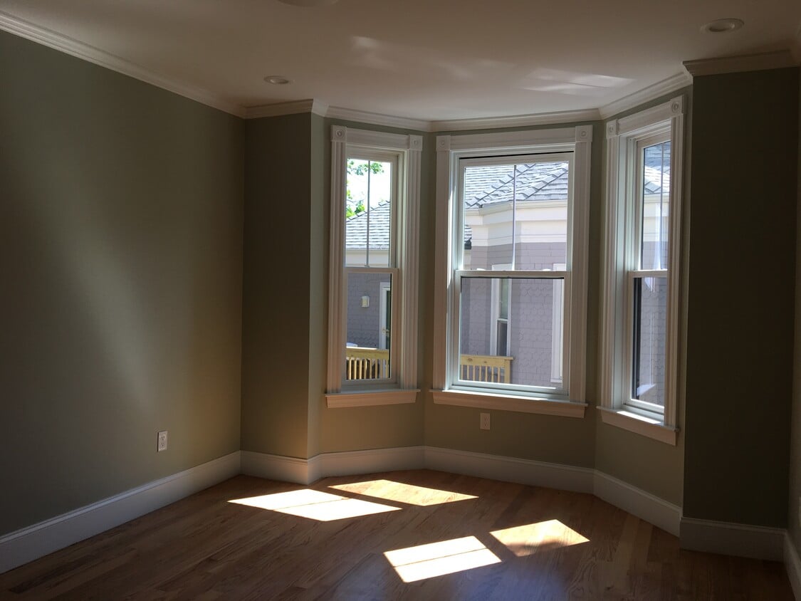 Foto principal - 93 Upland Rd