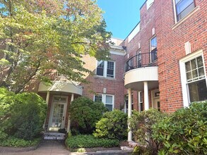 Building Photo - 165 Fountain St