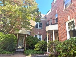 Building Photo - 165 Fountain St