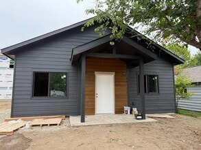 Building Photo - 509 W Walnut Ave