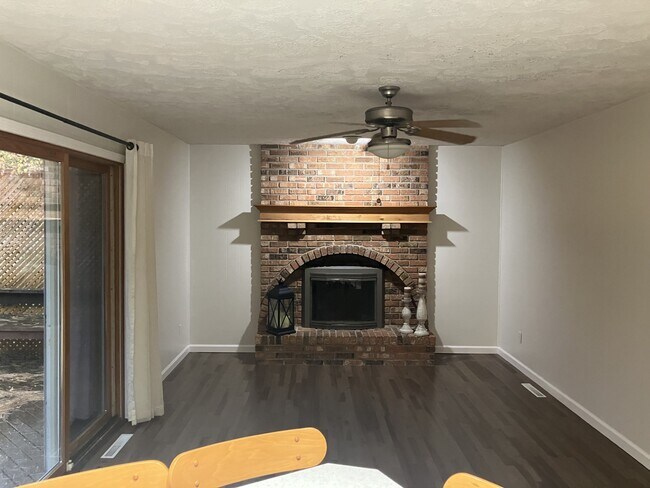 sala de estar 1 - 144 Brentwood Dr