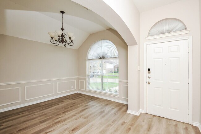 Foto del edificio - 7517 Creek Meadow Dr