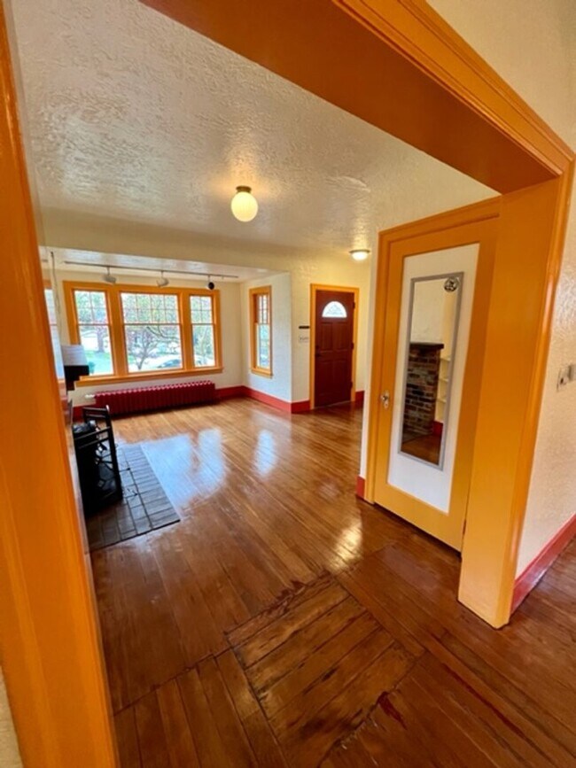 Building Photo - Phinney Ridge Home