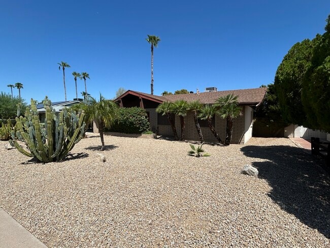 Building Photo - 3924 E Yucca St