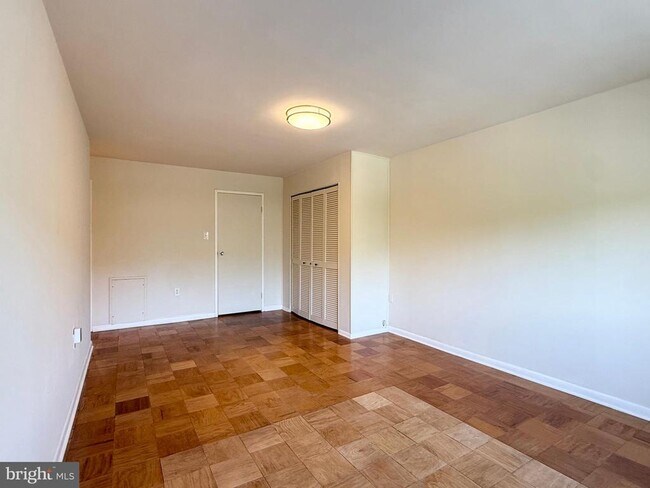 Foto del edificio - 10201 Grosvenor Pl