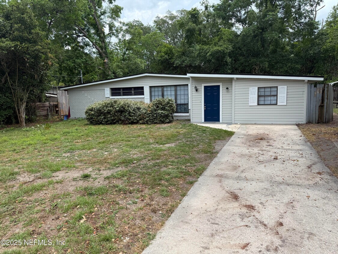 Primary Photo - 2113 Limoges Dr S