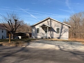 Building Photo - 104 Doak St