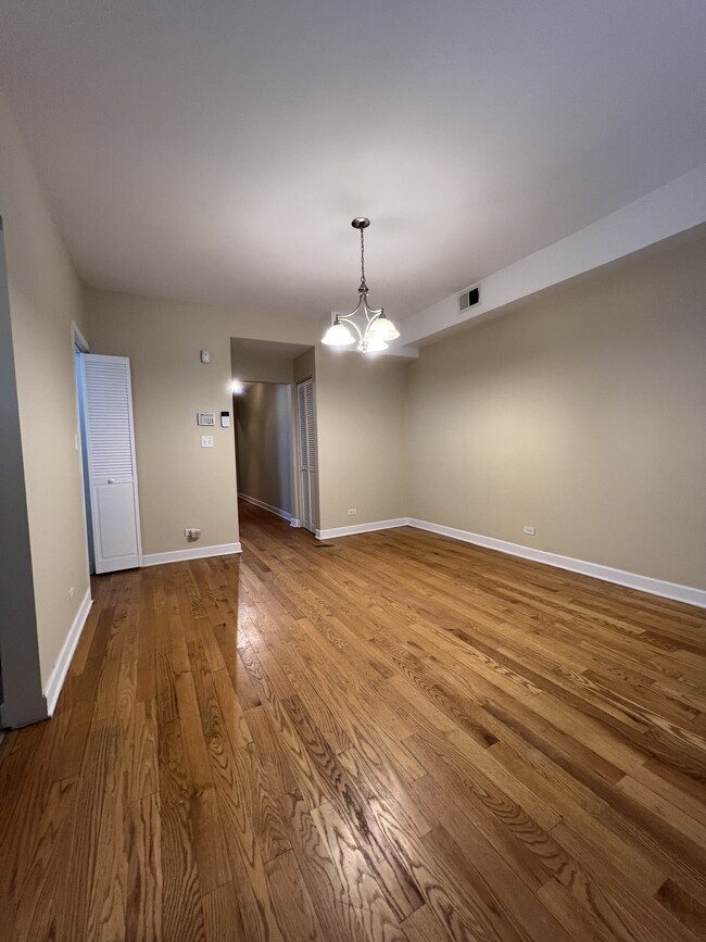 Foto del edificio - 7036 S Merrill Ave