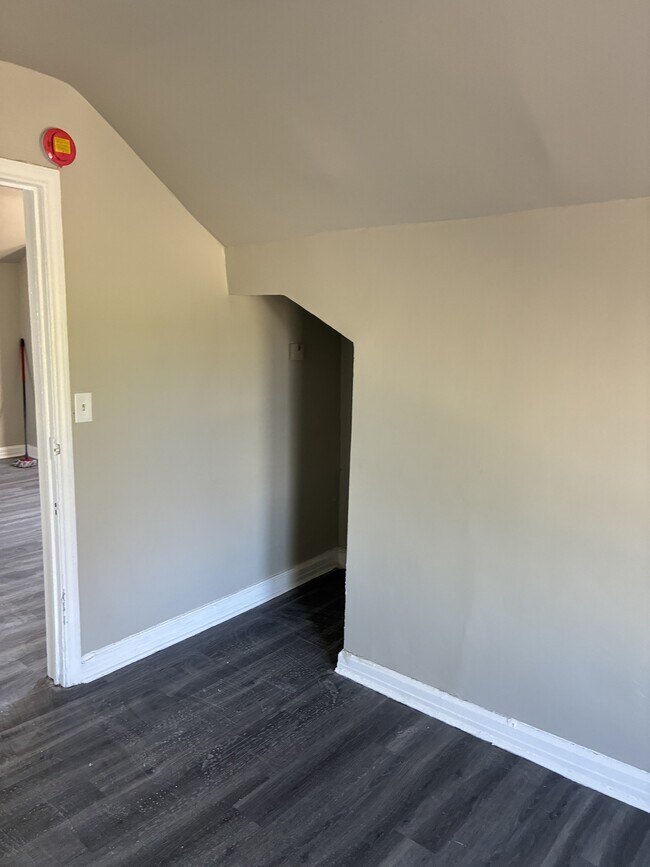 Building Photo - 15448 Log Cabin St