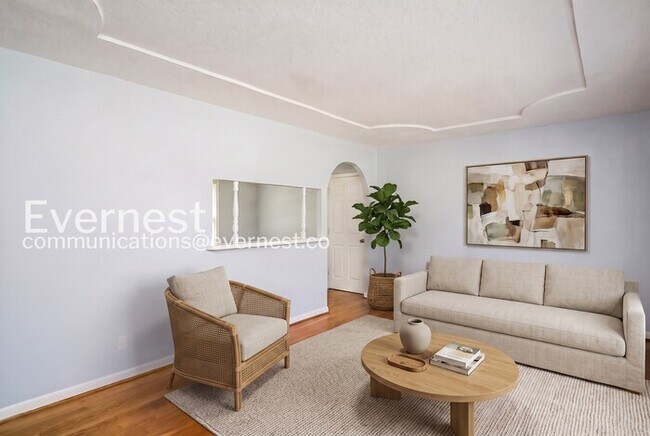 Building Photo - 4201 NW Kenwood Dr