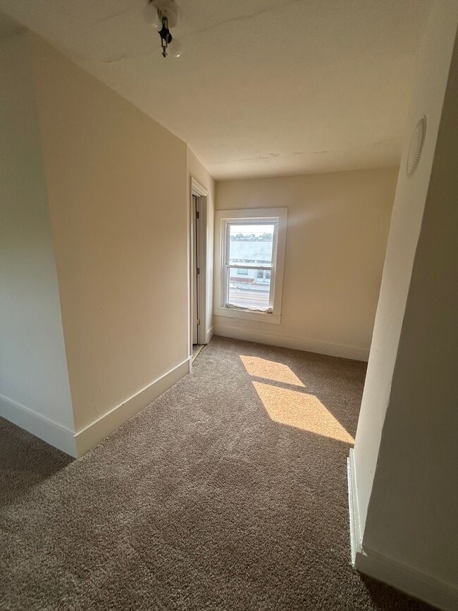 Building Photo - Apartment for Rent