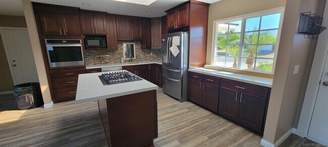 Foto del edificio - 9738 Sherm Cir