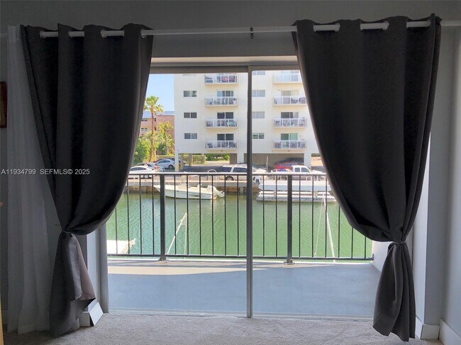 Foto del edificio - 3642 NE 171 St