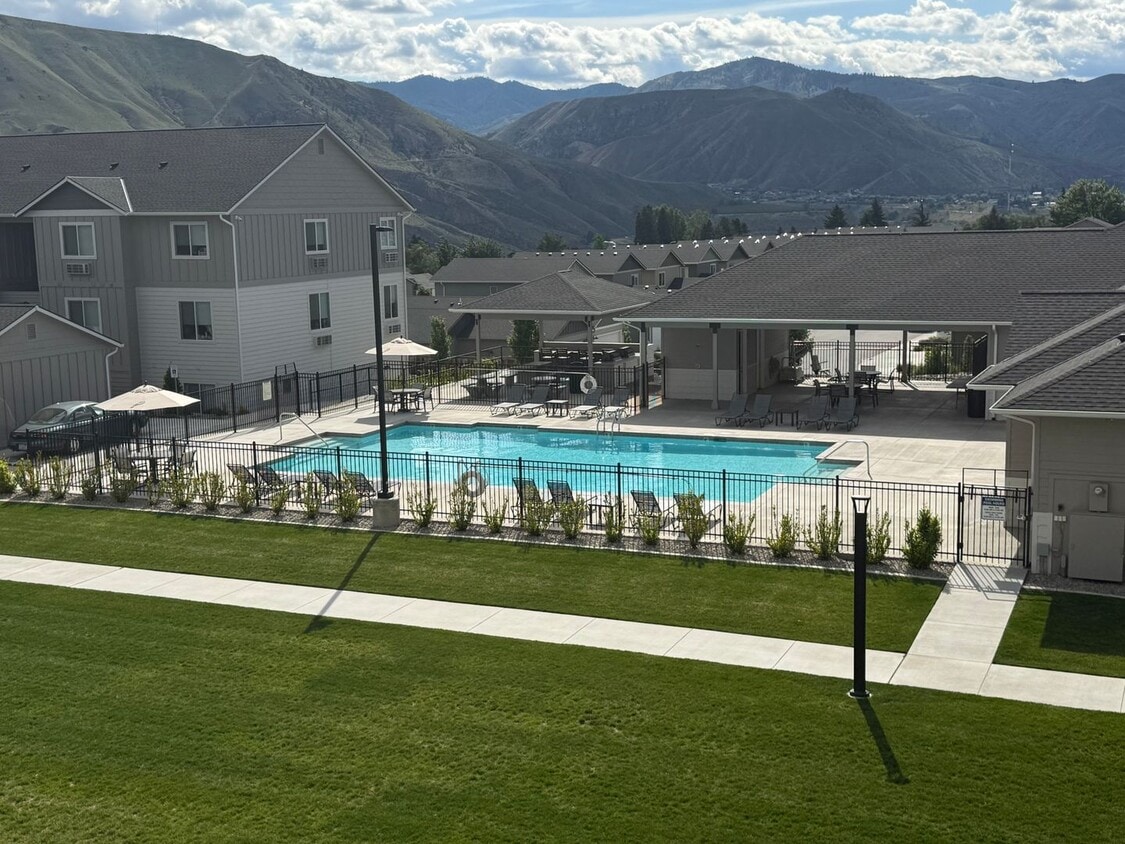 Foto principal - Beautiful 2 Bedroom/ 2 Bath Apartments Lea...