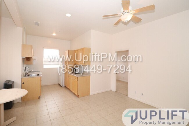Building Photo - 1 Bed, 1 Bath Apartment on Quiet Property,...