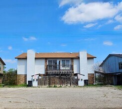 Building Photo - 3007 Lake Rd