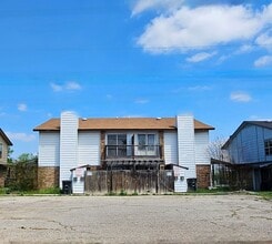 Building Photo - 3007 Lake Rd