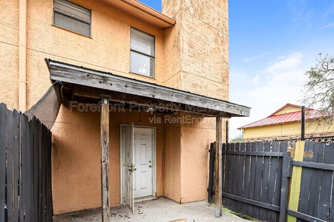 Foto del edificio - 7802 Richard Frank Way