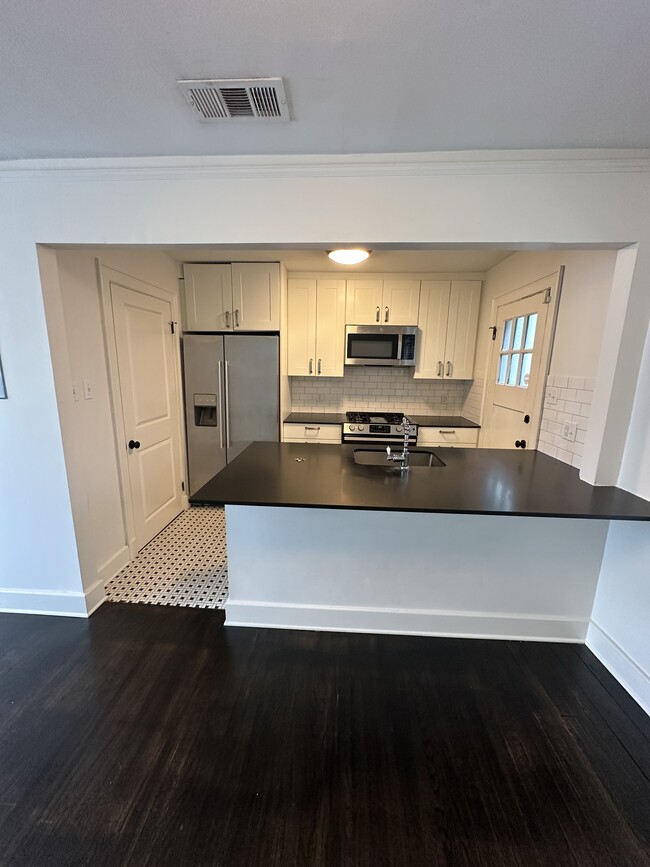 Building Photo - 772 Lakeland Dr