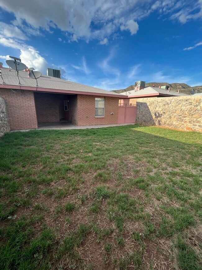 Foto del edificio - 2 Bedroom/2Bath Duplex Apartment