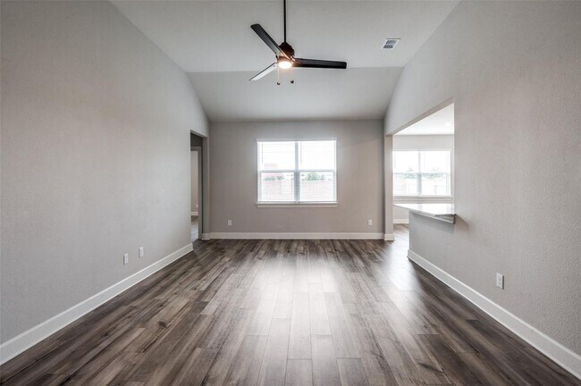 Building Photo - 925 Emerson Dr