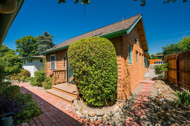 Building Photo - 4979 Randlett Dr