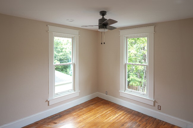 Building Photo - 204 E Oakland Ave