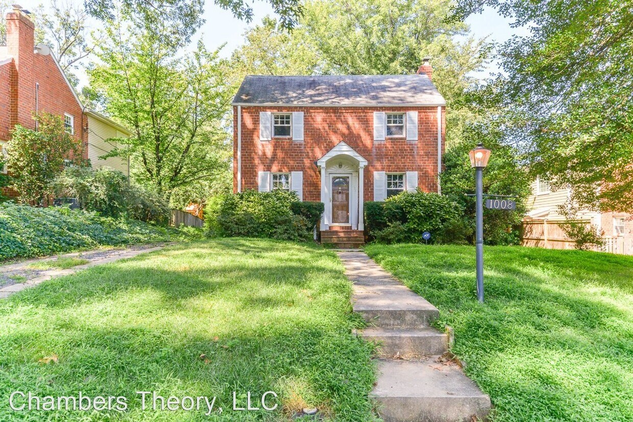 Primary Photo - 3 br, 2.5 bath House - 1008 N. Sycamore St.