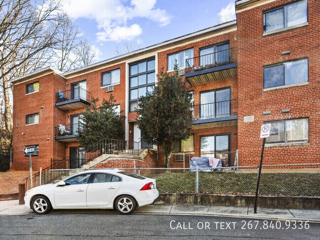 Building Photo - 4030 Livingston Rd SE