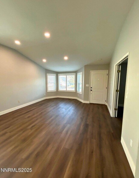 Foto del edificio - 8657 Silver Shores Dr