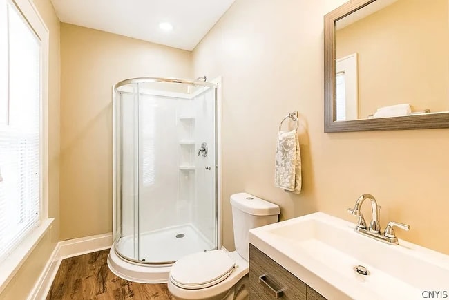 Bedroom 2 Bathroom - 1100 Euclid Ave