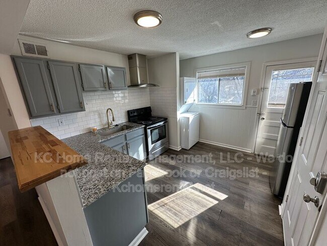 Foto del edificio - 8443 Lowell Ave