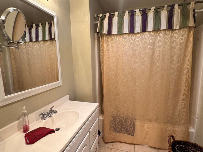 Foto del edificio - Very Nice Condo! 3 Miles to Cal Poly Groups Welcome Available June