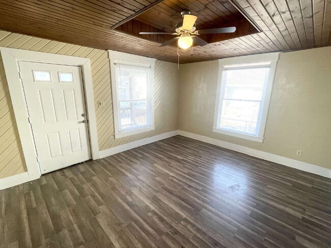 Westside 3BR House ready to LEASE! - Westside 3BR House ready to LEASE!