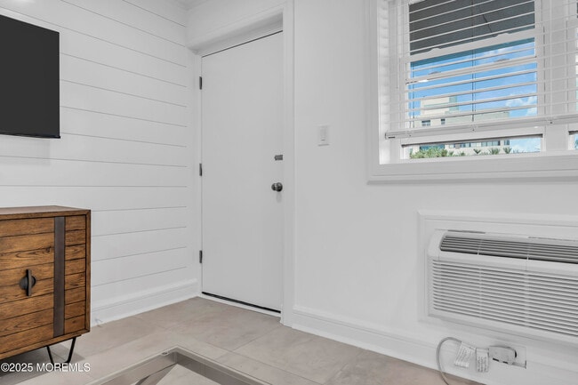 Building Photo - 548 Ocean Blvd