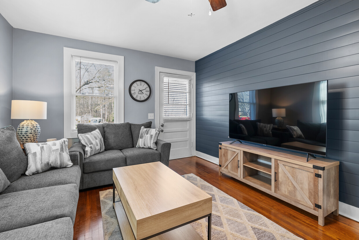 Primary Photo - 305 Pennington St
