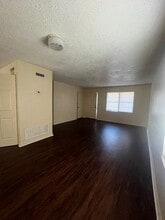 Building Photo - 2513 Crescent Dr