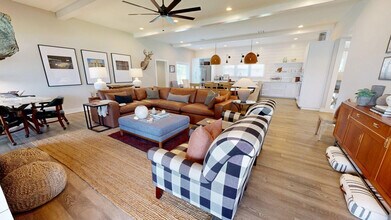 Building Photo - 805 Dexter Dr S