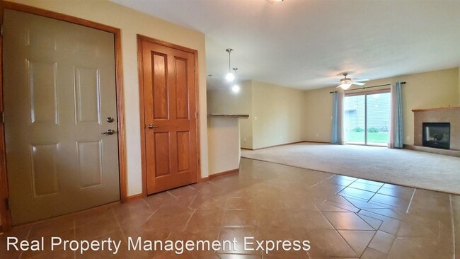 Building Photo - 2 br, 1 bath House - 8500 W Lavern Wipf St.