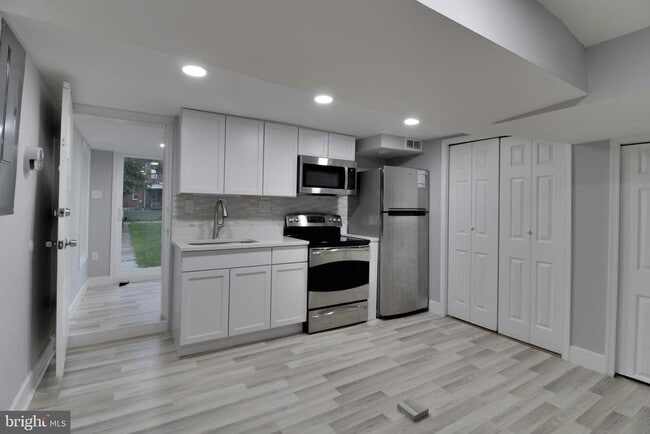 Building Photo - 8431 Willow Oak Rd