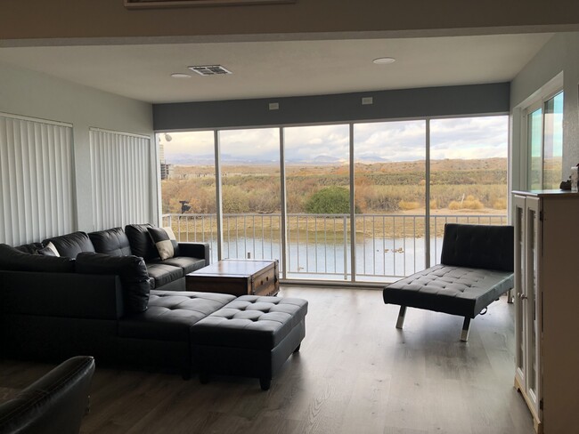 Building Photo - 1391 Riverfront Dr