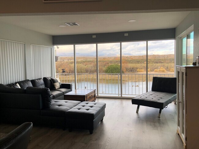 Foto del edificio - 1391 Riverfront Dr